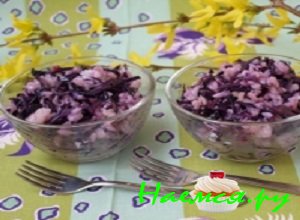 Салат из риса и краснокочанной капусты