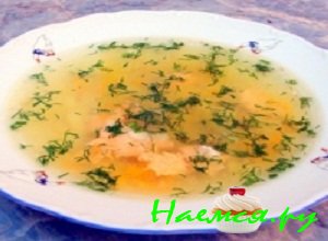 Суп из красной рыбы с заправкой из свежей зелени