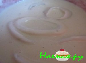 Окунуть вареные кольца кальмаров в приготовленный кляр