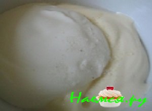 В это же время приготовить заправку к салату &laquo;Новогодний&raquo;.