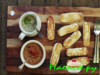 Жареный сулугуни с соусами из инжира и грецких орехов