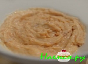 В итоге из семги и сливок должен получиться однородная смесь