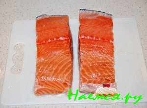 отделите лосось от костей