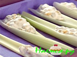 Рецепт сырной закуски на сельдерее