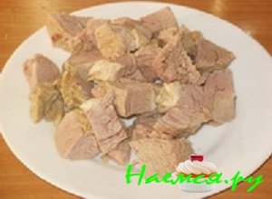 Порежьте мясо