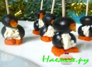 Новогодняя закуска «Пингвины на льдинке»