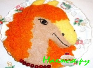 Глаз, ноздри и рот лошадки вырезать из маслин