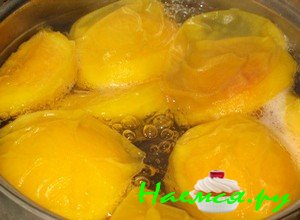 Готовый персиковый компот