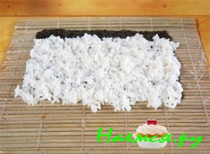 положите рис