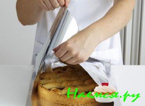 Разогрейте духовой шкаф до 170 градусов и отправьте выпекаться изделие