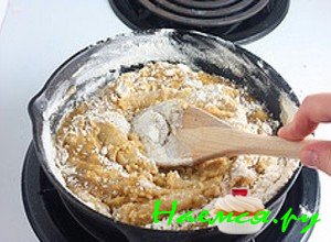 Массу снова хорошенько перемешайте