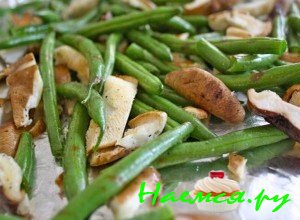 подготовьте фасоль и грибы