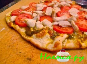 Рецепт пиццы с курицей и помидорами