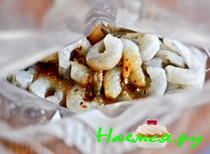 Почистите креветки