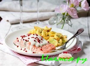 Лосось под соусом