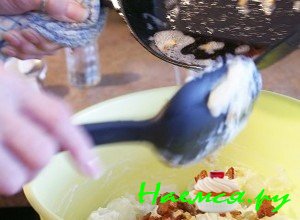 Добавьте к картофелю обжаренный бекон