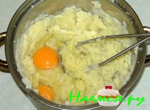 Вбейте яйца