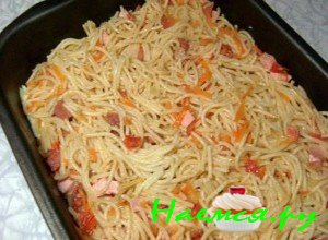 Отправьте макароны к омлету