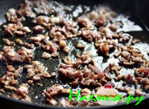 Обжарьте бекон