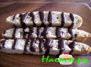 Бискотти с корицей, миндалем и с шоколадной глазурью