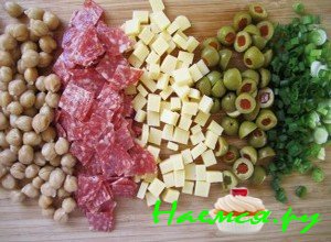 Порежьте все ингредиенты