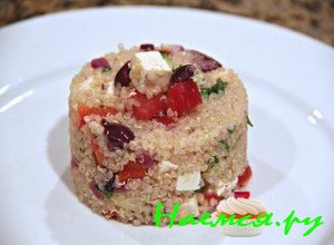 Салат из киноа и овощей