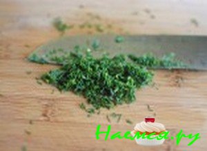 Измельчите укроп