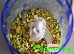 Размельчите фисташки