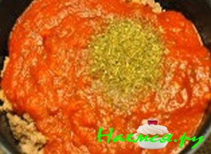 Добавьте соус