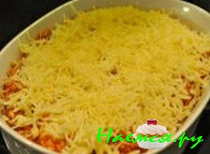 Натрите сверху сыр