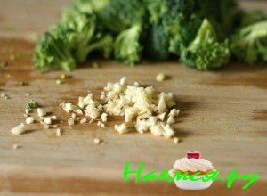 Измельчите чеснок