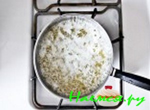 Поставьте на огонь масло канола