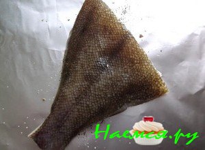 Выкладывайте рыбу на фольгу - фото