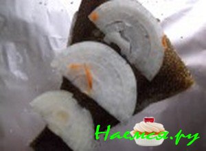 Выложите на рыбу лук - фото