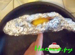 Оберните форель в фольгу - фото