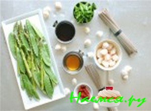 Лапша с овощами и морскими гребешками