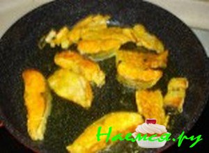 Обжарьте лосося с 2 сторон - фото