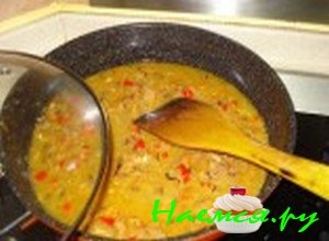 Тушите рыбу в соусе - фото