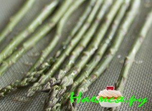 Обжарьте спаржу 10 минут - фото