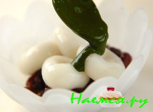 Залейте клёцки соусом из зелёного чая - фото