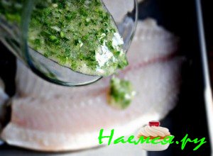 Полейте соусом тилапию - фото