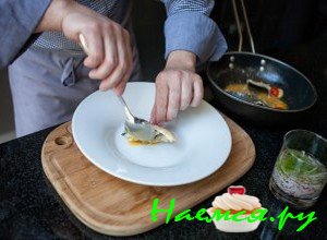 Выложите рыбу на блюдо - фото