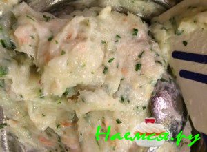 Измельчите ингредиенты с помощью блендера - фото