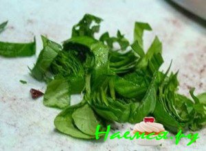 Порежьте базилик - фото