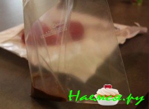 перелейте часть маринада в пакет - фото