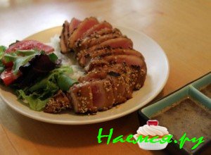 порежьте маринованный тунец кусочками - фото