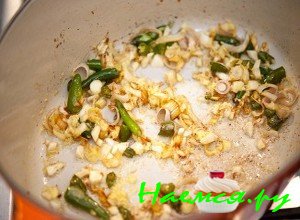 Добавьте чеснок и имбирь к остальным ингредиентам - фото