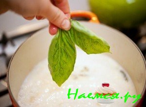 положите листья базилика - фото