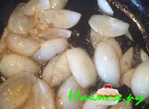 Обжарьте лук - фото