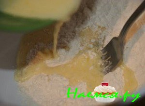 в ёмкость влейте взбитую массу - фото